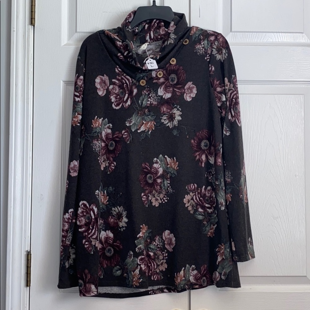 Boutique top New Floral size Large